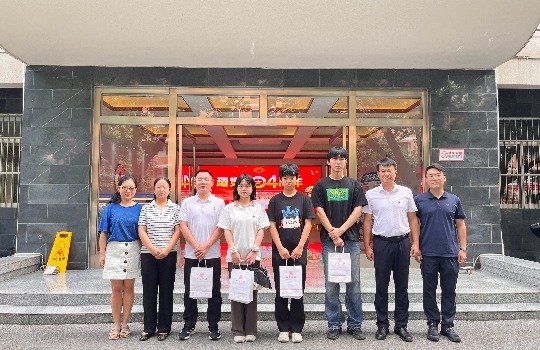 情暖七一送关怀 薪火相传践初心  ——sunbet集团中国官网入口开展“七一”党员慰问活动